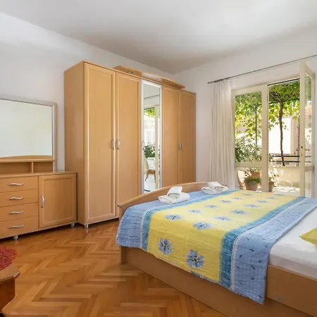 Spaciuos With Terrace In * Makarska
