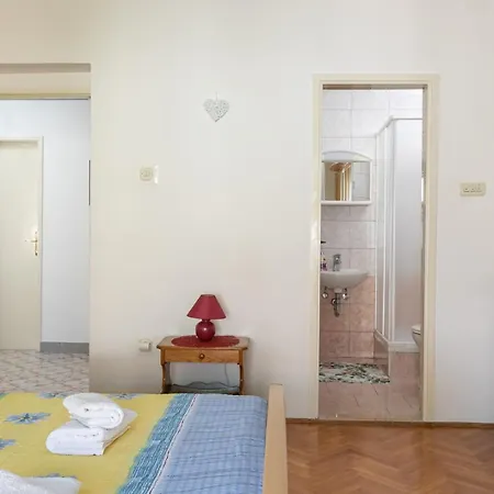 Spaciuos With Terrace In Apartment *