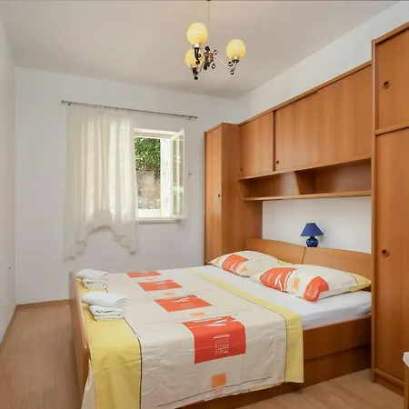 Spaciuos With Terrace In Apartment Makarska
