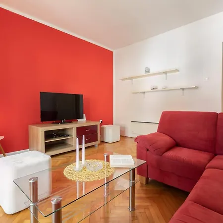 Apartment Spaciuos With Terrace In Makarska