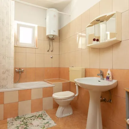 Spaciuos With Terrace In Apartment